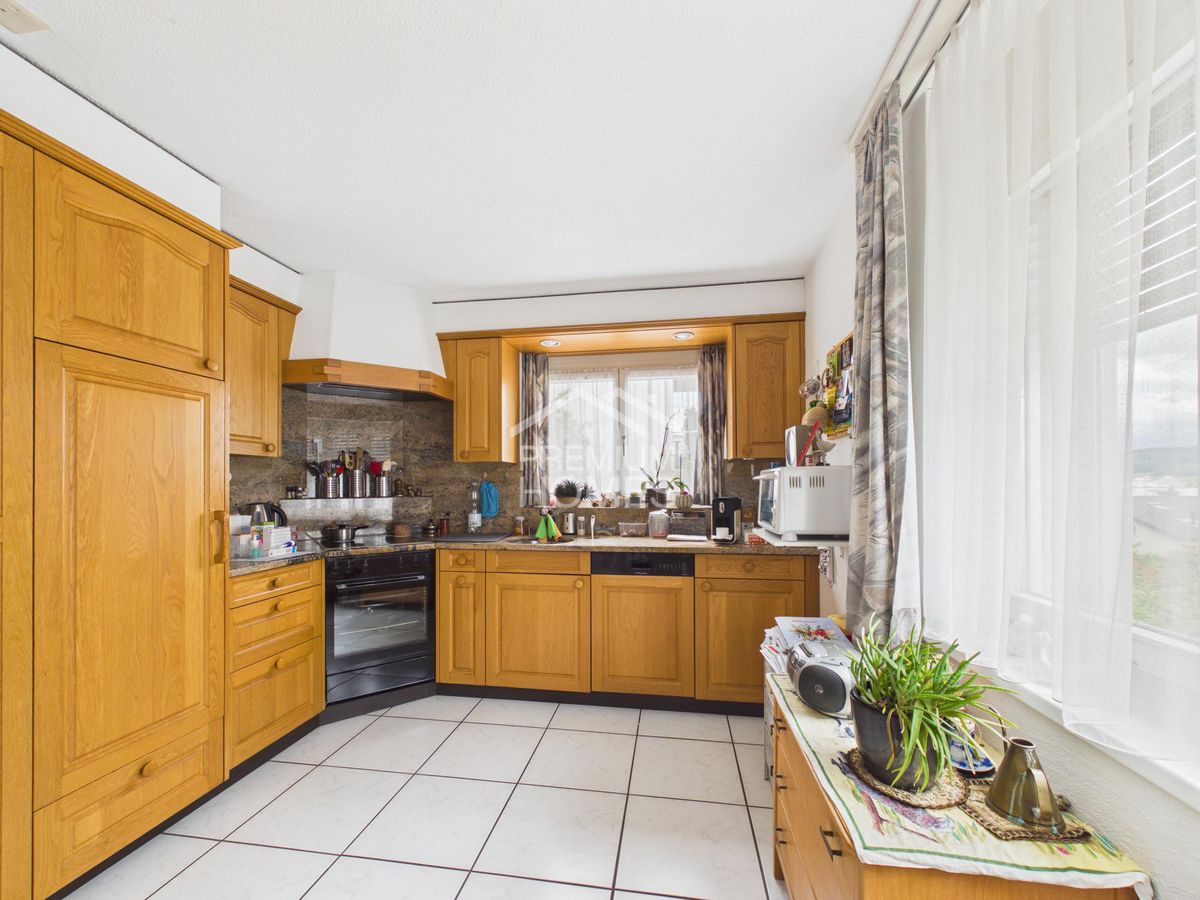 Familienhaus mit Einliegerwohnung - Potenzial an bester Lage - 5