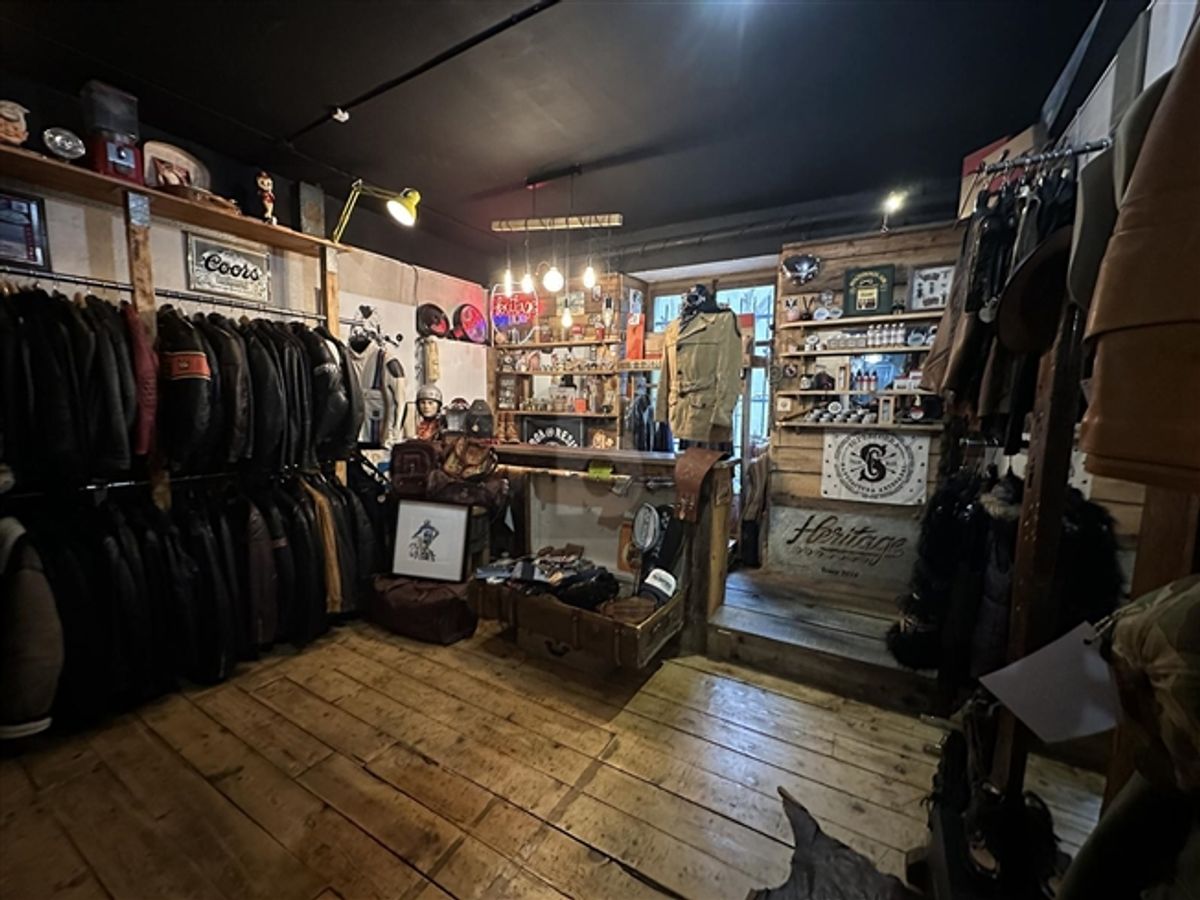 MAGASIN DE VÊTEMENTS AUX EAUX-VIVES - 0