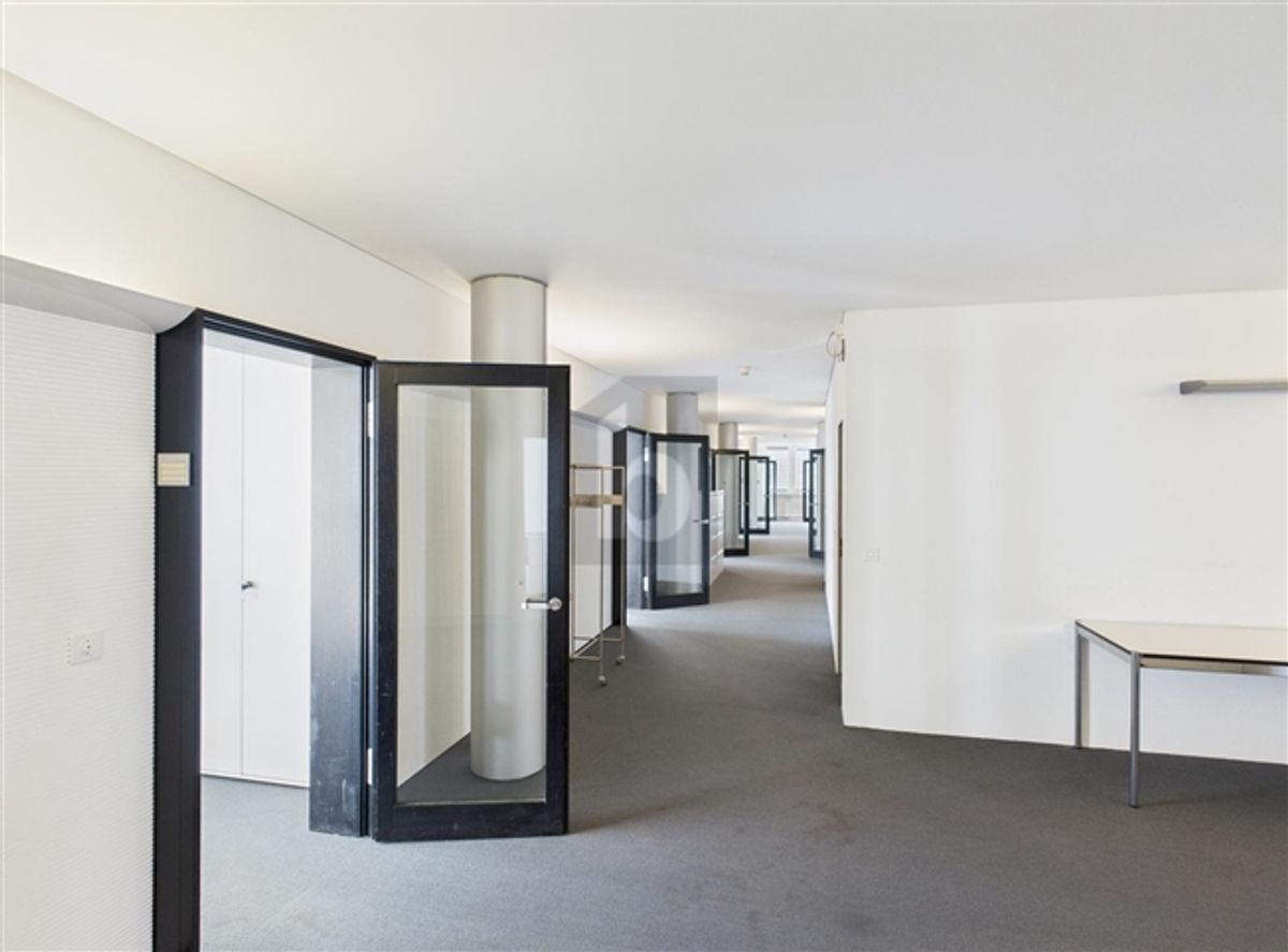 MODERN MIT VERKEHRSANBINDUNG - 1