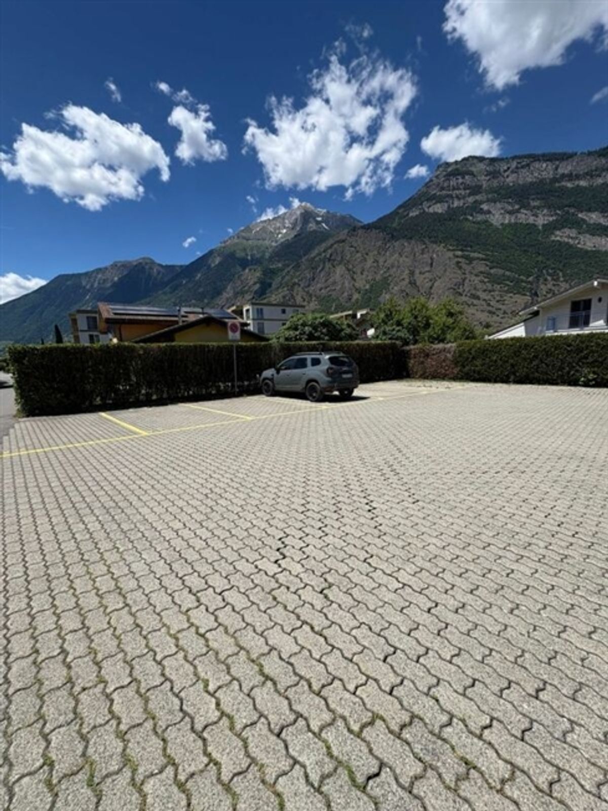 Aussenparkplatz - 1