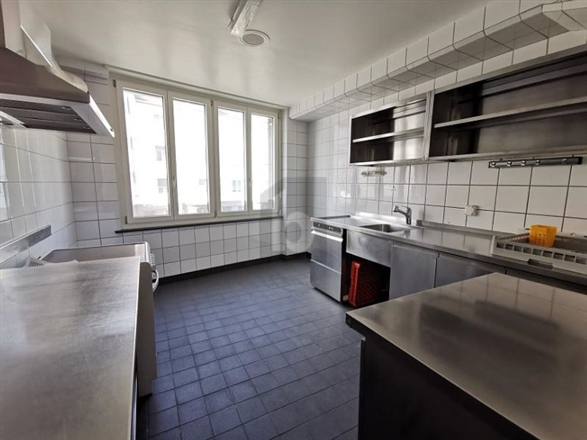 ZENTRALE LAGE, VIELE NUTZUNGSMÖGLICHKEITEN - 2