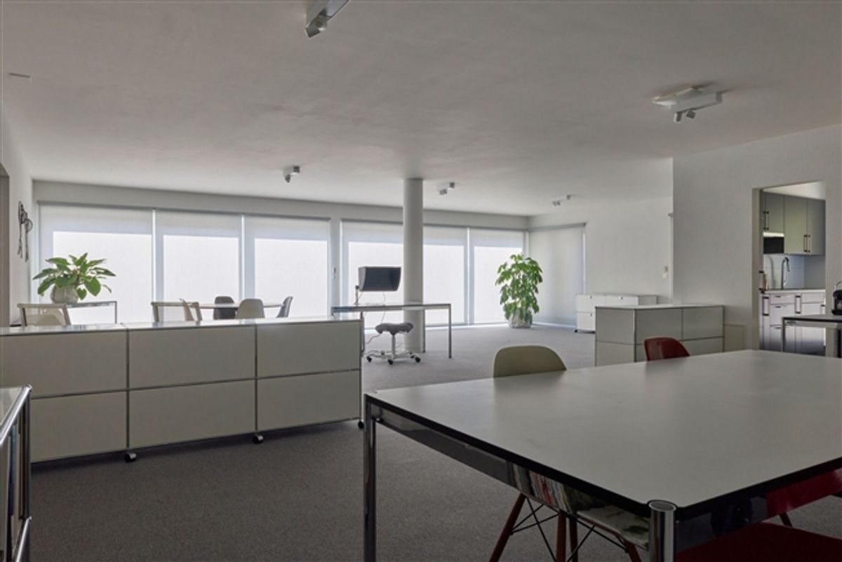 Schönes Verwaltungsgebiet mit großer Terrasse von 200 m² - 2