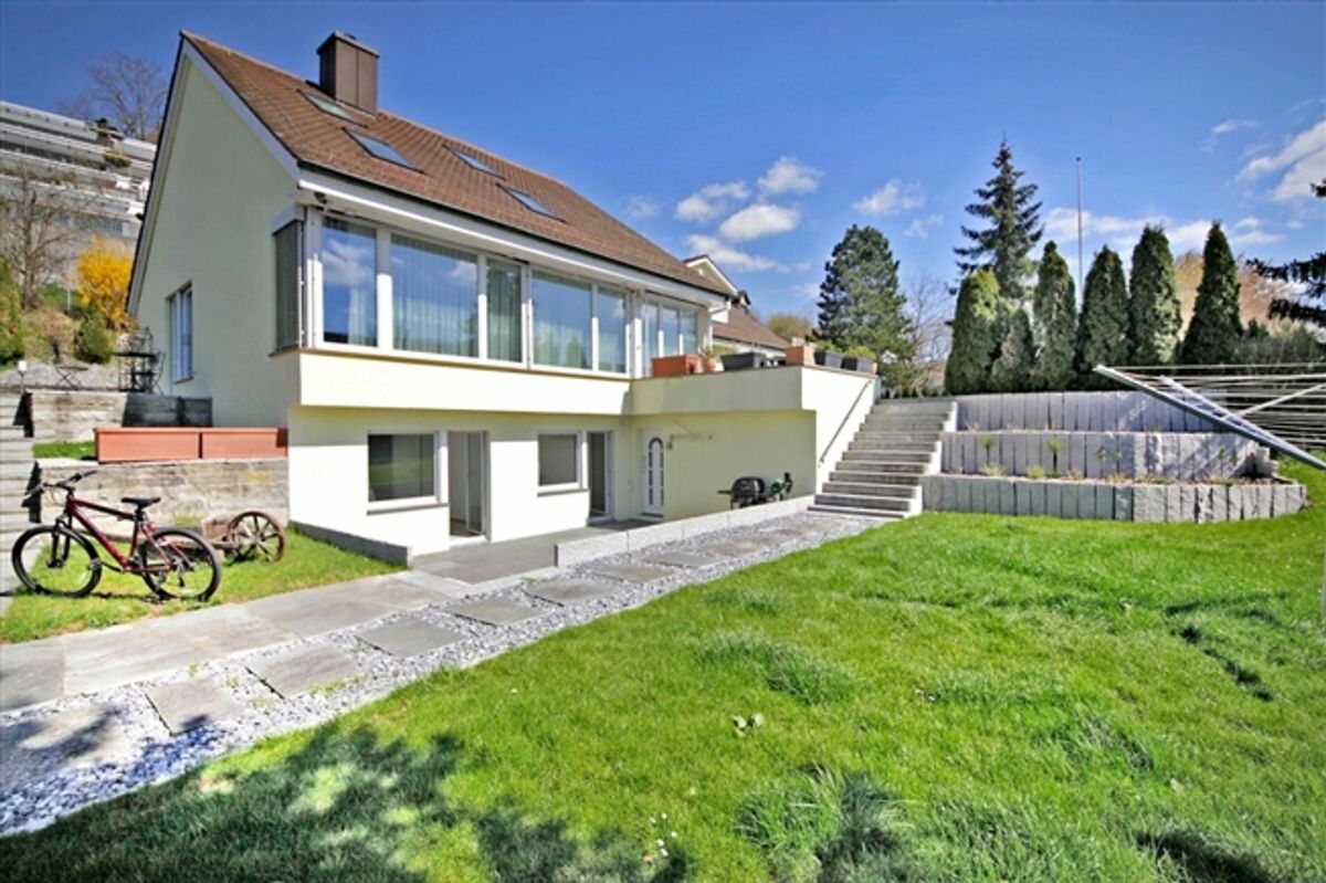 Gehobene 2.5-Zimmerwohnung mit riesigem Garten! - 0