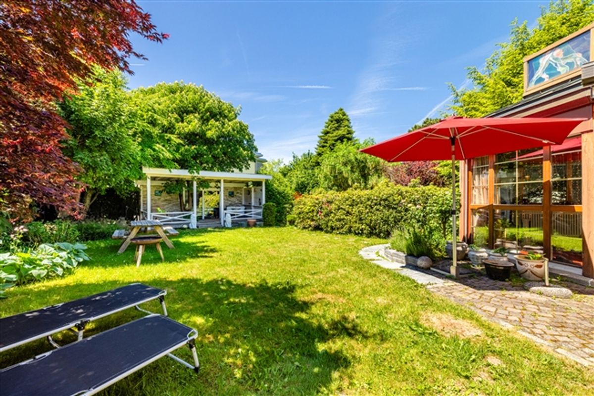 Stadt trifft Natur – Doppelhaus mit einzigartiger Gartenidylle - 1