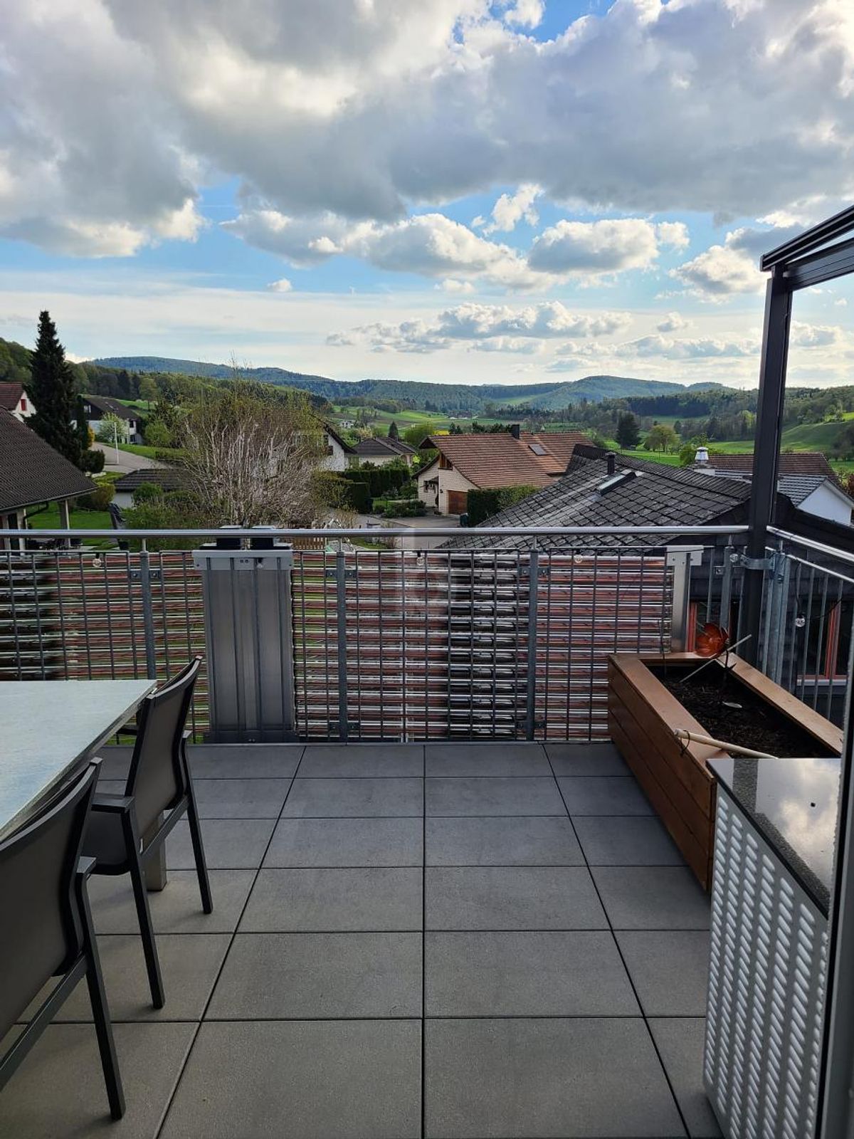 SONNIG, KLIMATISIERT MIT BALKON UND E-LADESTATION - 1