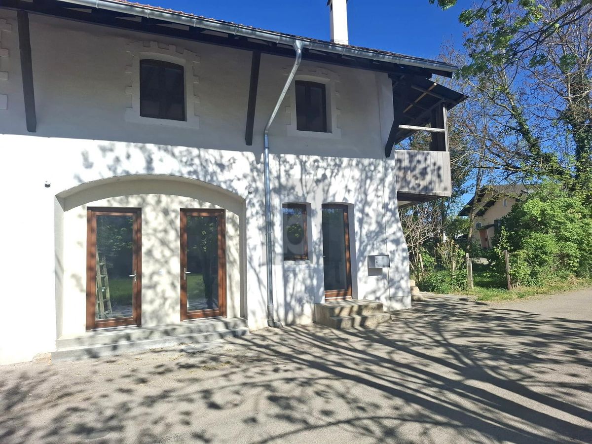 DANS LE JURA, COSY, MODERNE - 0