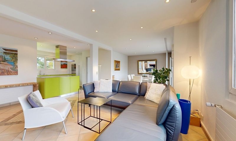 Unverbaubares Panorama: Exklusives 5.5-Zimmer-Einfamilienhaus mit Pool - 4
