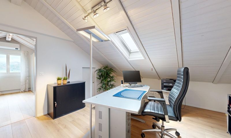 Unverbaubares Panorama: Exklusives 5.5-Zimmer-Einfamilienhaus mit Pool - 10