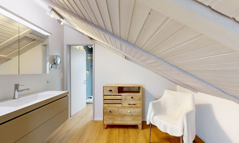 Unverbaubares Panorama: Exklusives 5.5-Zimmer-Einfamilienhaus mit Pool - 12