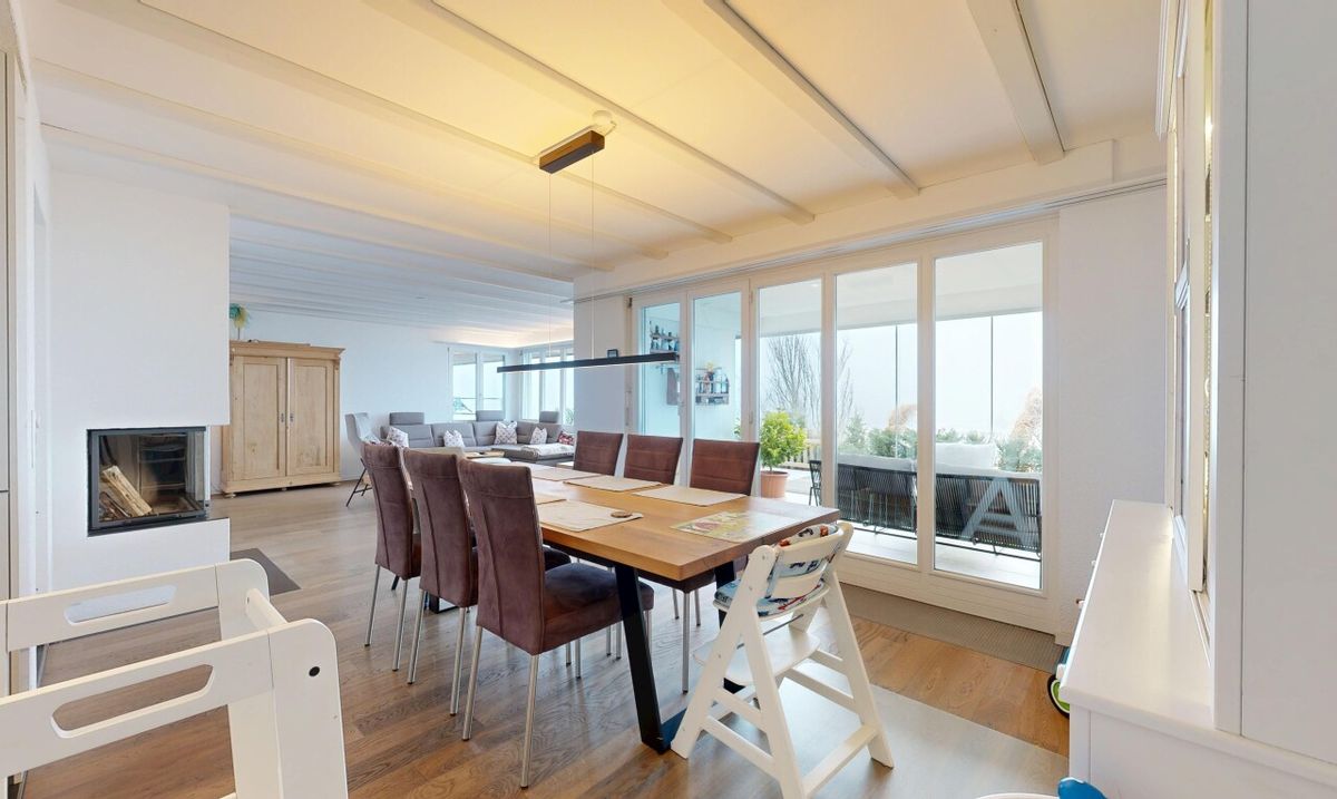 Exklusive 5.5-Zimmer-Wohnung an erhöhter Lage mit Weitsicht - 2