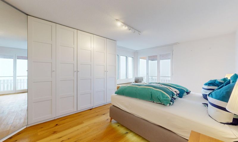 Exklusive 5.5-Zimmer-Wohnung an erhöhter Lage mit Weitsicht - 5