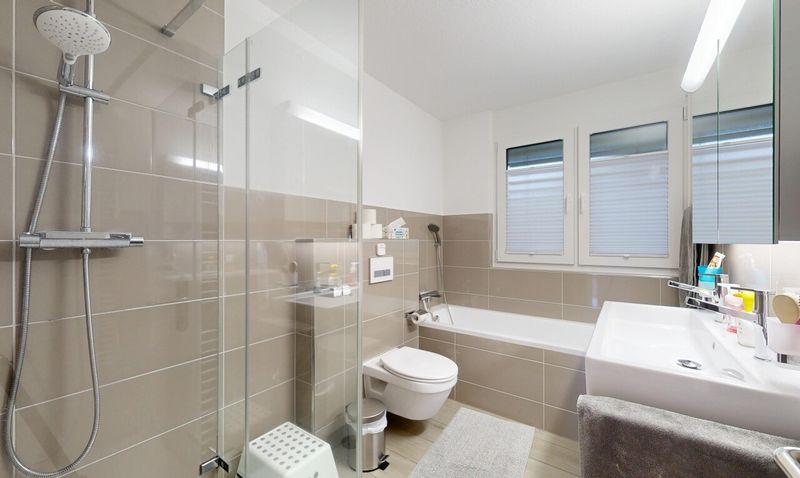 Exklusive 5.5-Zimmer-Wohnung an erhöhter Lage mit Weitsicht - 9