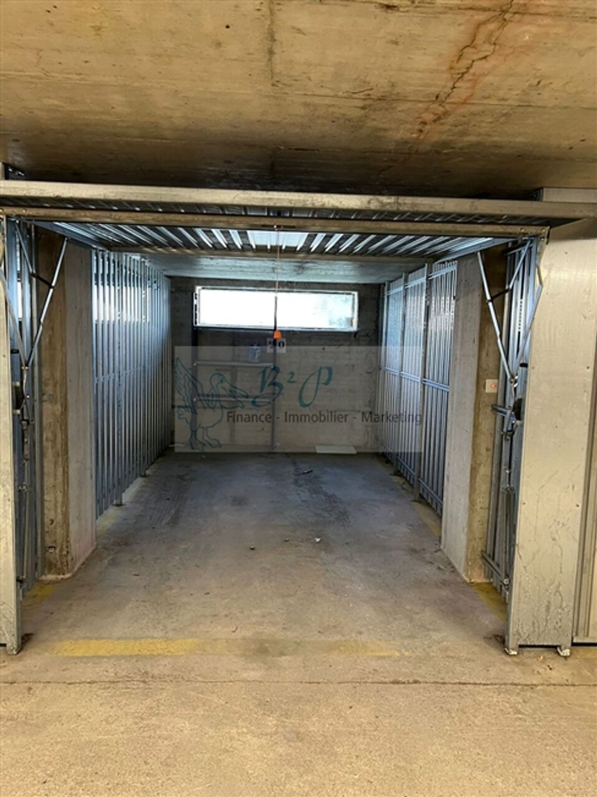 Gefasster Parkplatz in einem Gemeinschaftsgarage - 1