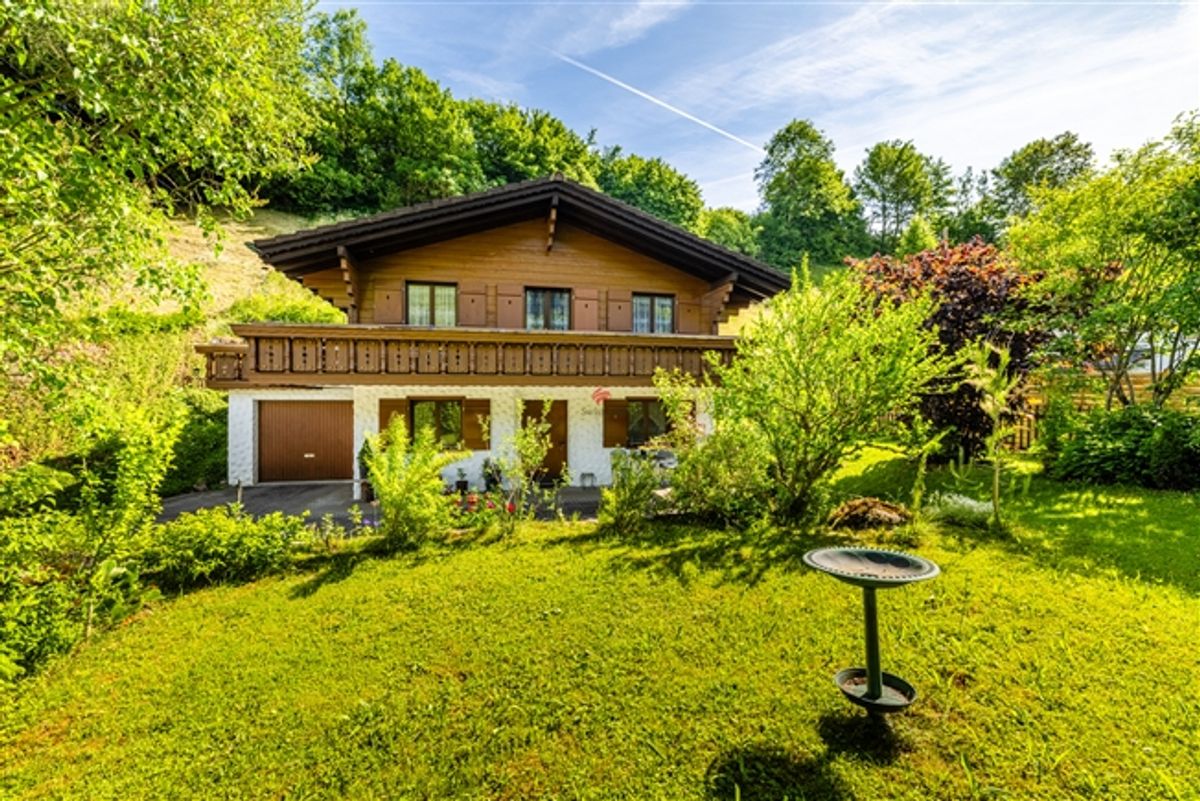 Rückzugsort im Grünen – Charmantes Chalet mit viel Umschwung - 0