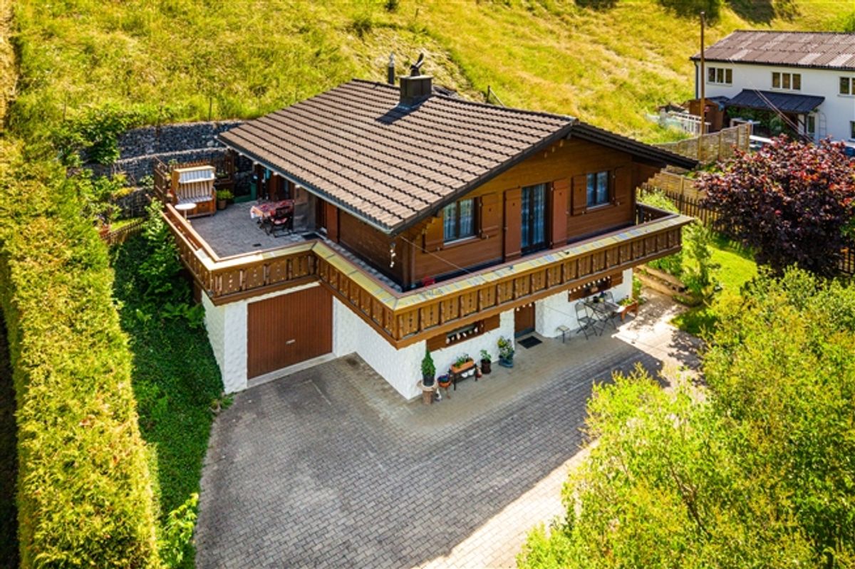 Rückzugsort im Grünen – Charmantes Chalet mit viel Umschwung - 1