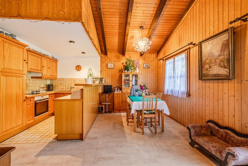 Rückzugsort im Grünen – Charmantes Chalet mit viel Umschwung - 8