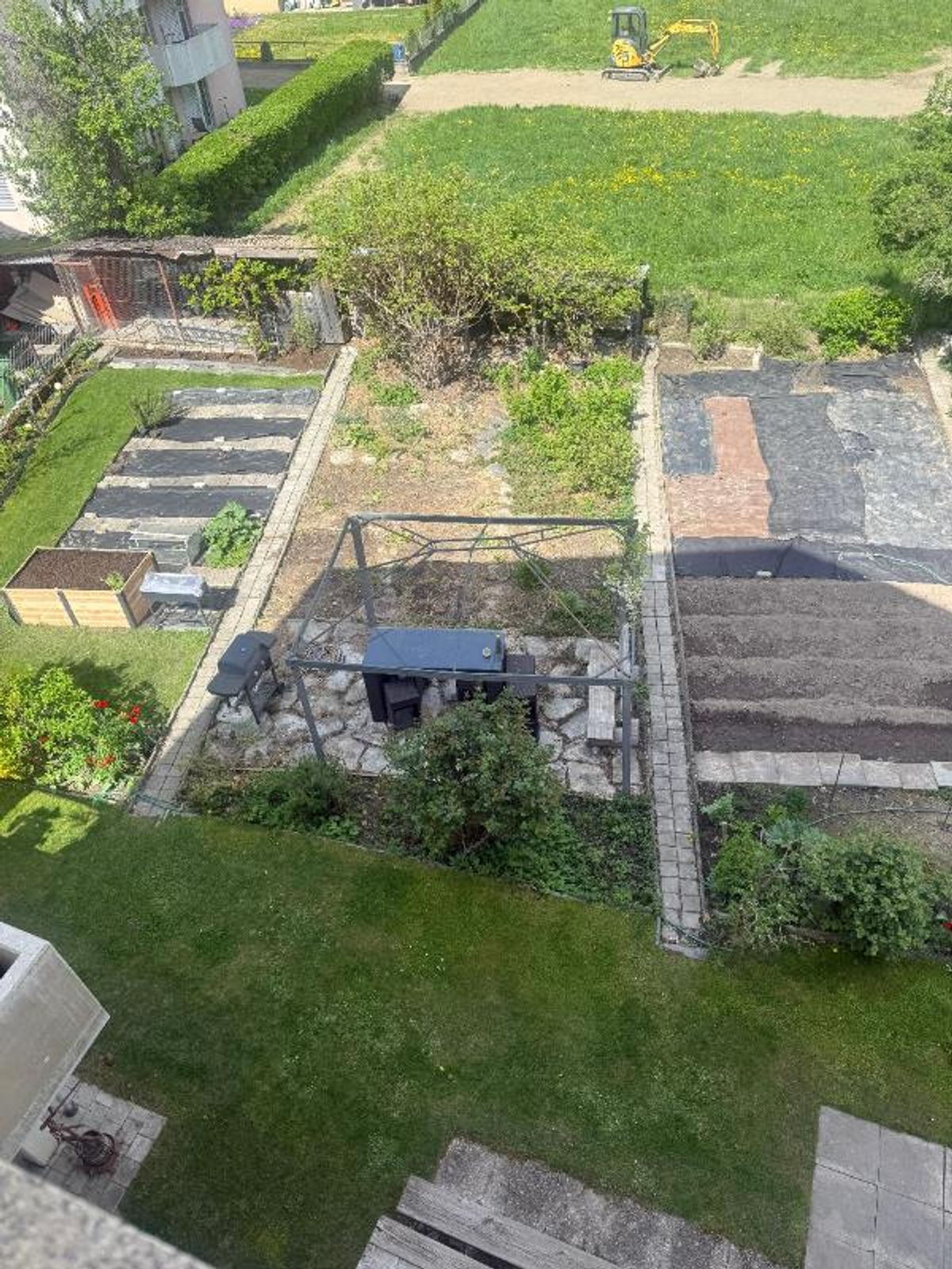 Grosszügige, auf 2 Etagen verteilte 4.5 Zimmerwohnung mit grossem Gartenanteil - 3