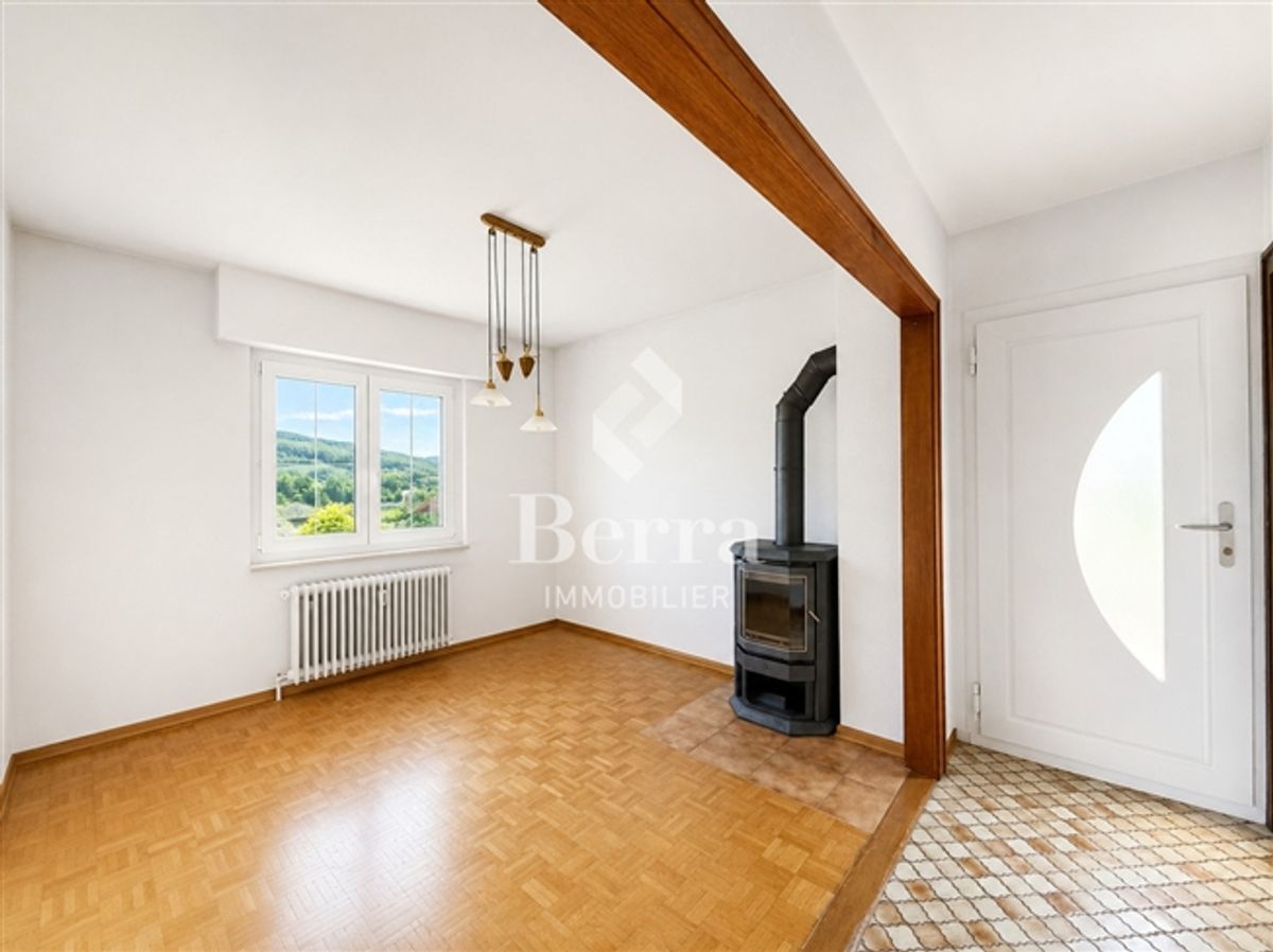 Freistehende Villa mit Garten, Terrasse, Garage und gutem Potenzial. - 2