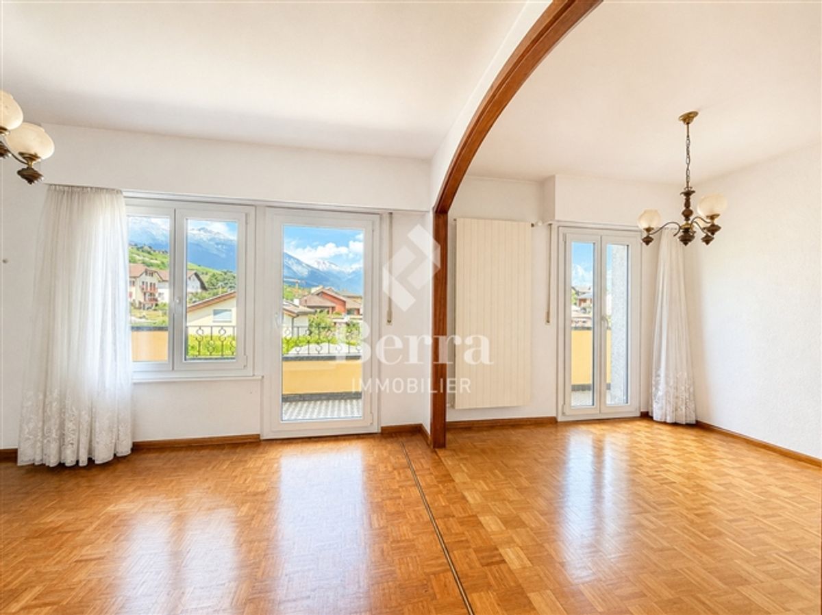 Freistehende Villa mit Garten, Terrasse, Garage und gutem Potenzial. - 4
