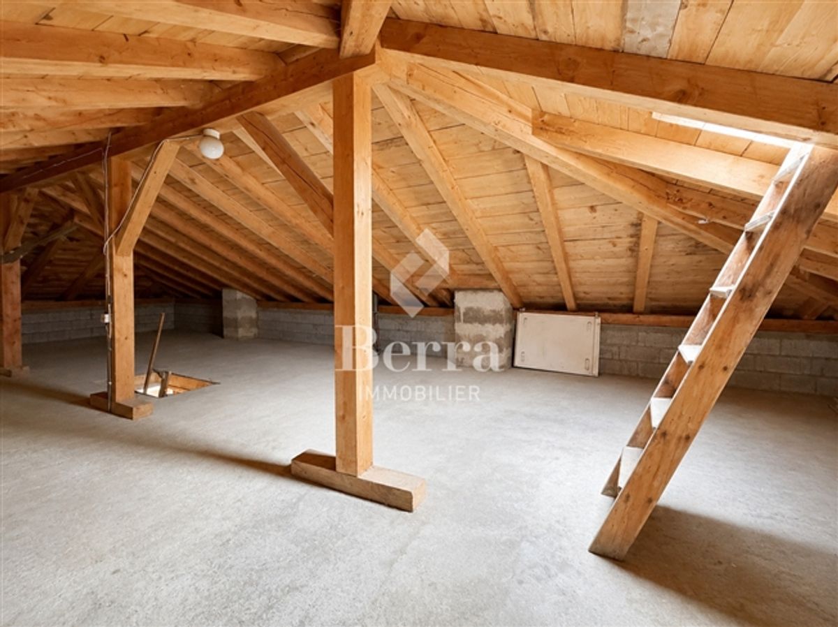 Freistehende Villa mit Garten, Terrasse, Garage und gutem Potenzial. - 12
