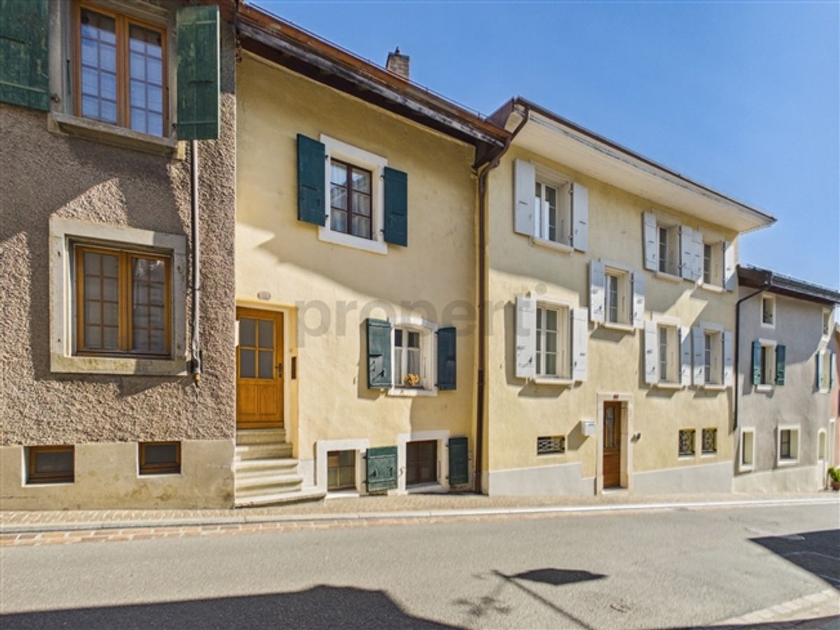 Maison élégamment rénovée au coeur d'Aubonne - 0