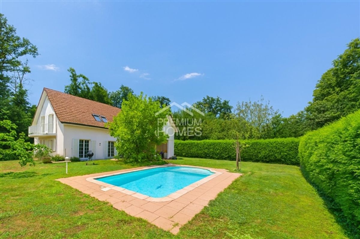 Pool, Garten, Privatsphäre - exklusive Liegenschaft mit Stil - 1