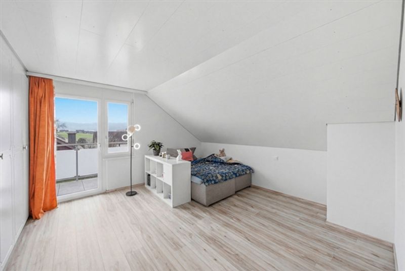 FREISTEHENDES 5.5 ZIMMER EINFAMILIENHAUS MIT POOL - WATT ELSE - 5