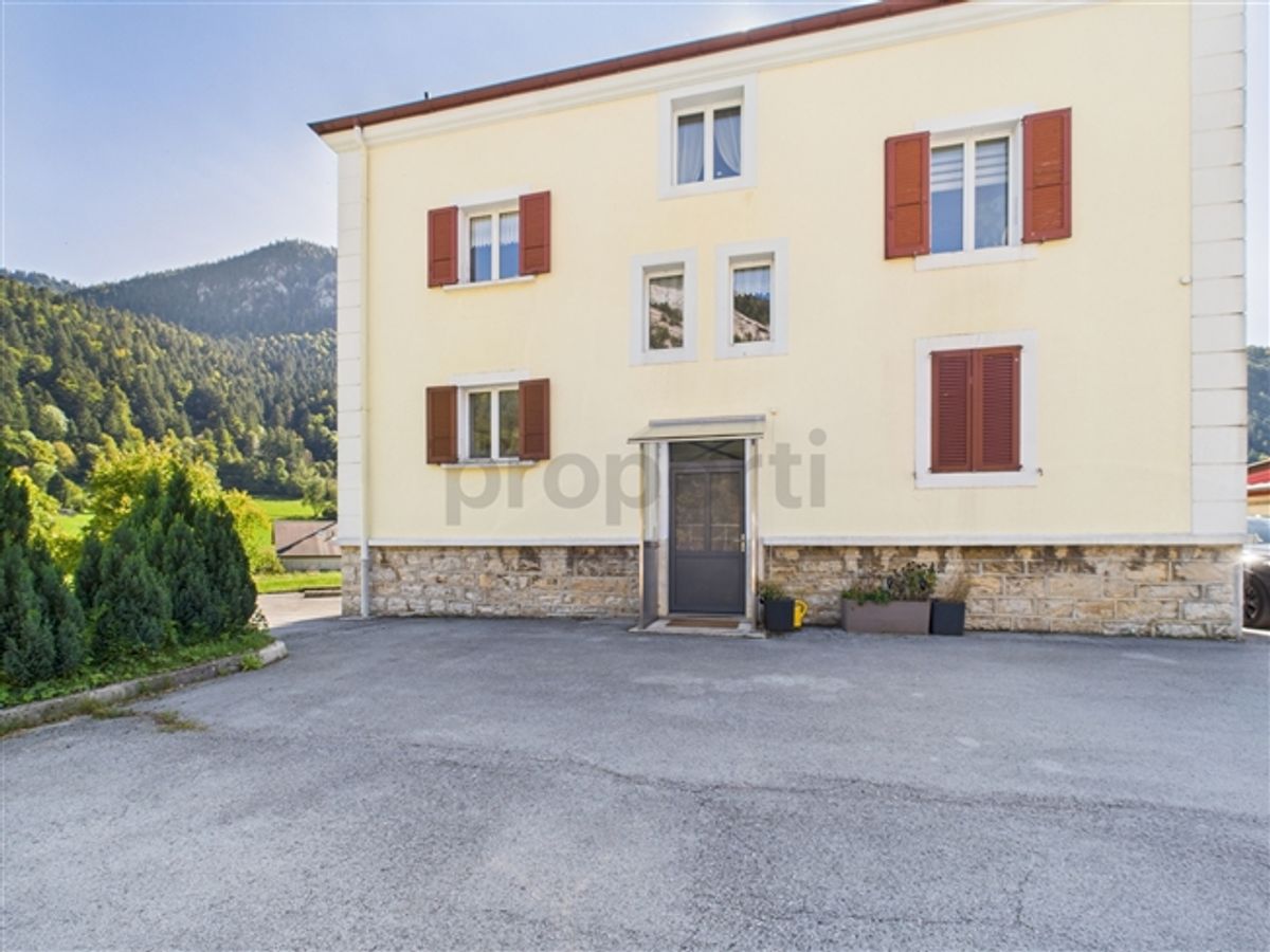 Immeuble de rendement avec 2 appartements, atelier et grand terrain à Noiraigue - 4