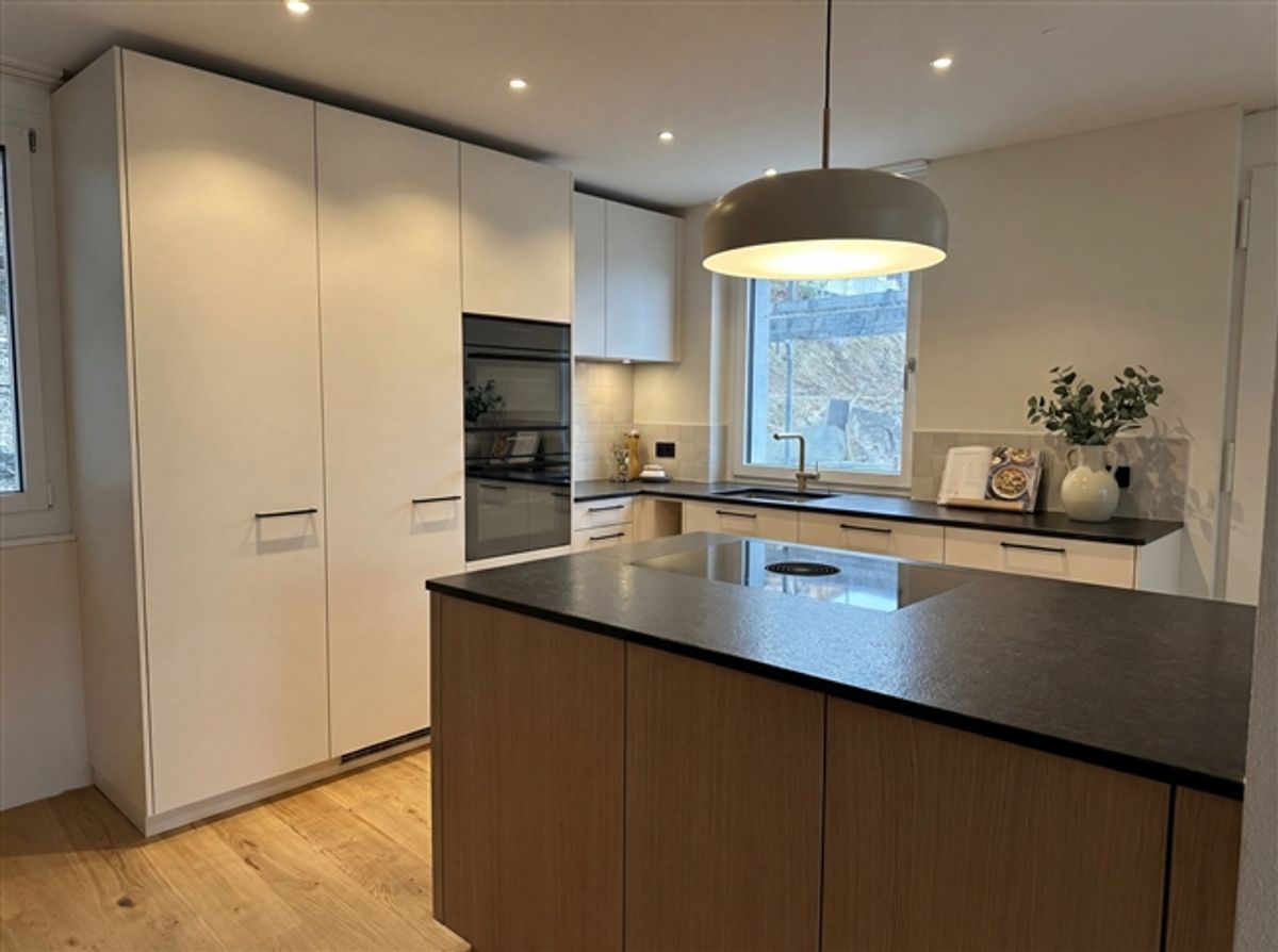 Exklusives 5.5-Zimmer-Neubau-Doppeleinfamilienhaus mit zwei Einstellplätzen - 3