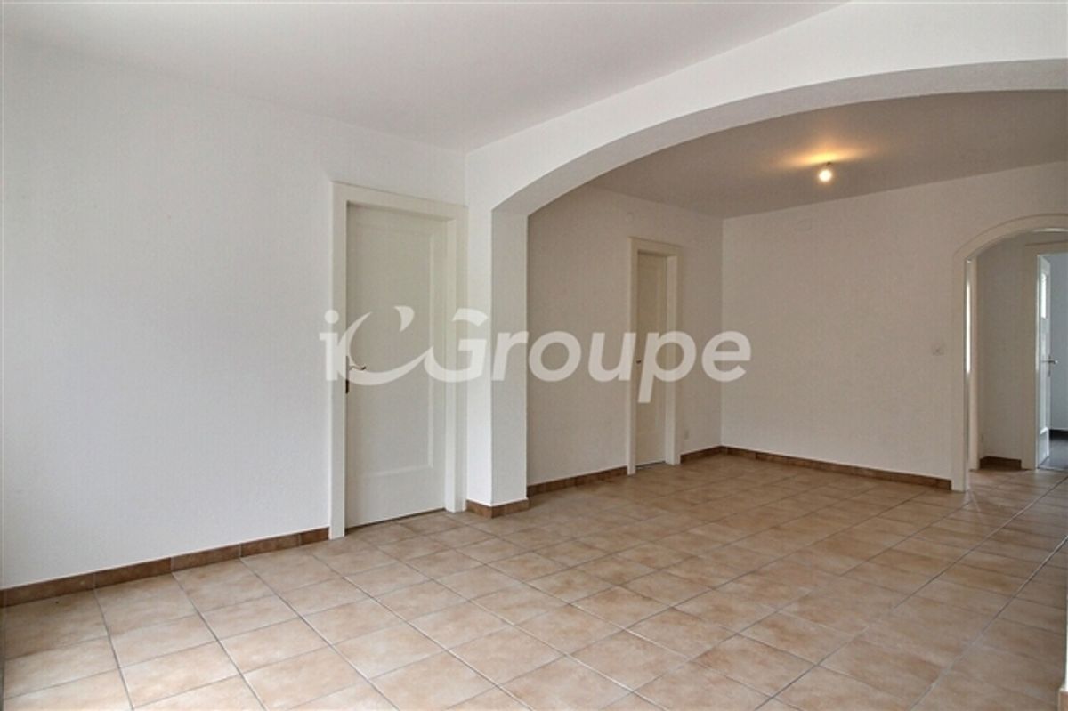 Wunderschönes Standard-Apartment in gutem Zustand zu vermieten im Stadtzentrum von - 6