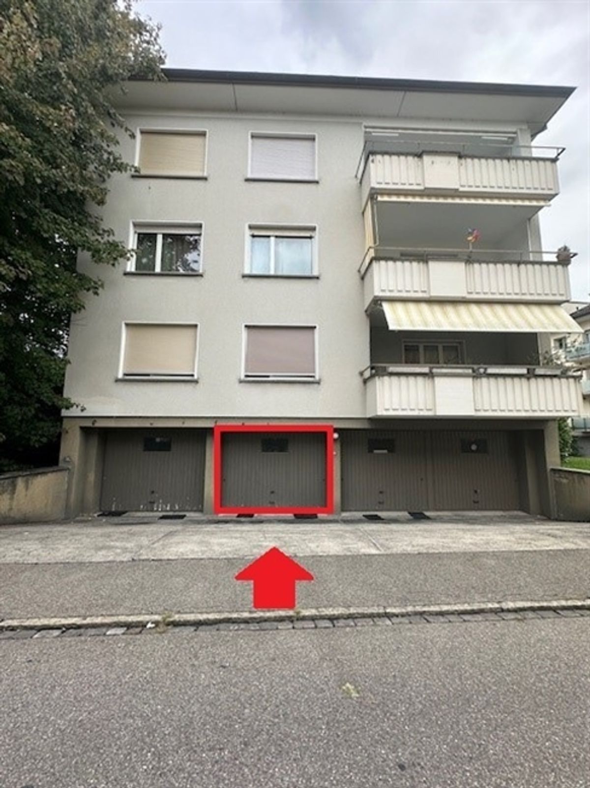 Praktische Garagenbox mit elektrischem Tor in Allschwil - 0