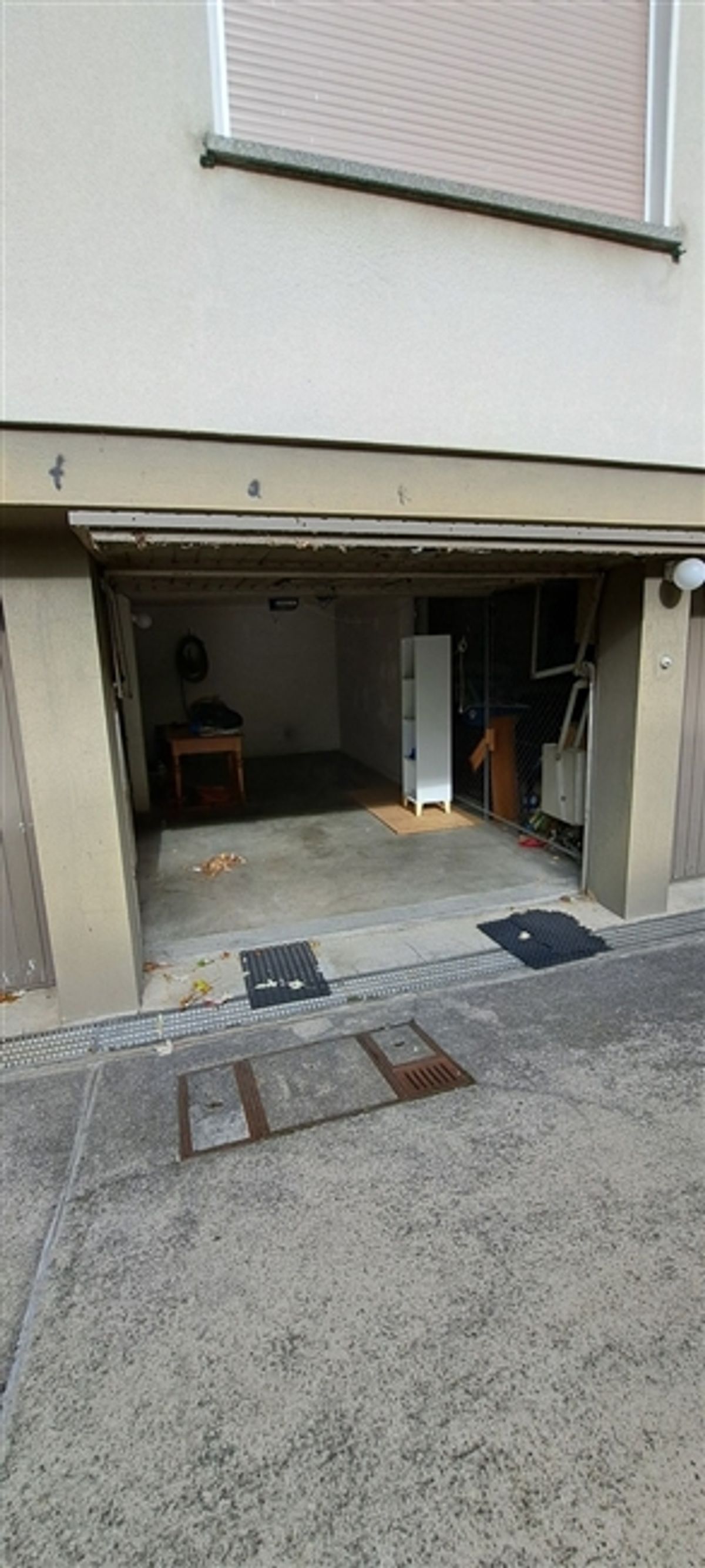 Praktische Garagenbox mit elektrischem Tor in Allschwil - 1