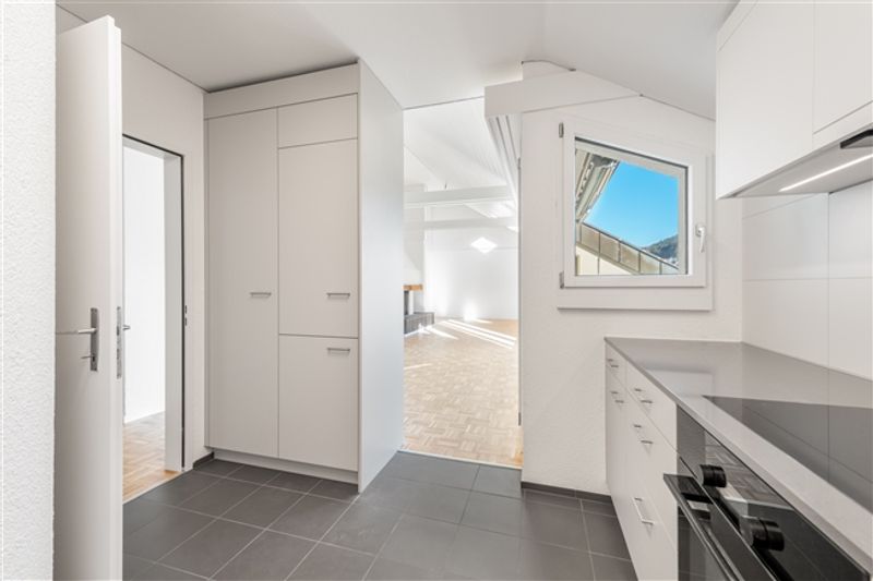 Platz für die ganze Familie  frisch sanierte 5.5 Zimmer-Dachwohnung - 6