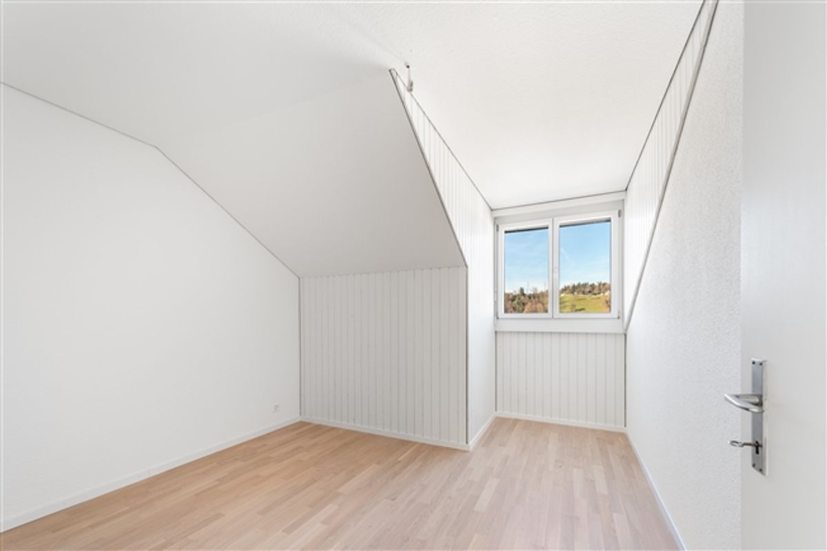 Platz für die ganze Familie  frisch sanierte 5.5 Zimmer-Dachwohnung - 10