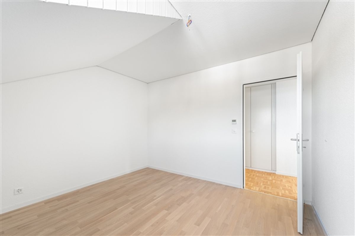Platz für die ganze Familie  frisch sanierte 5.5 Zimmer-Dachwohnung - 11