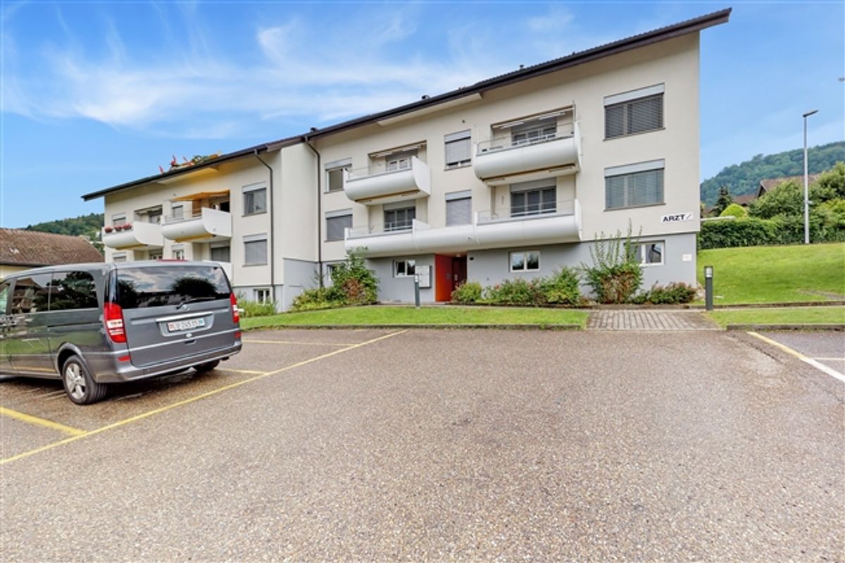 Platz für die ganze Familie  frisch sanierte 5.5 Zimmer-Dachwohnung - 0