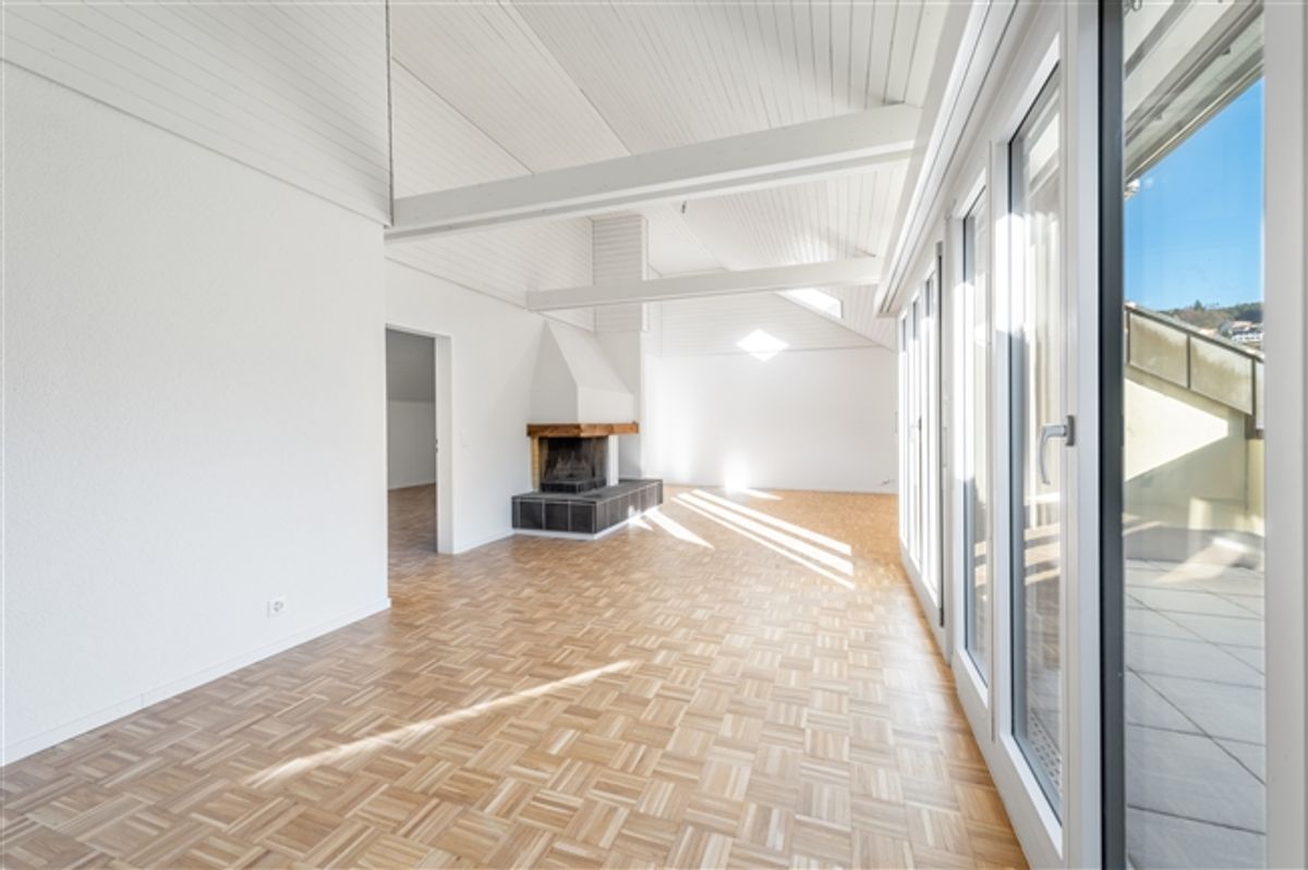 Platz für die ganze Familie  frisch sanierte 5.5 Zimmer-Dachwohnung - 1