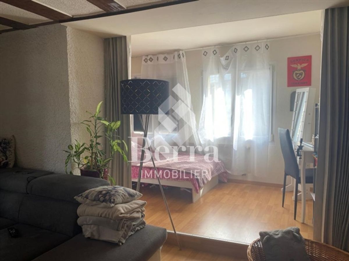 Mischgebäude mit Café-Bar und Wohnungen – im Herzen des alten Dorfes Saxon - 4