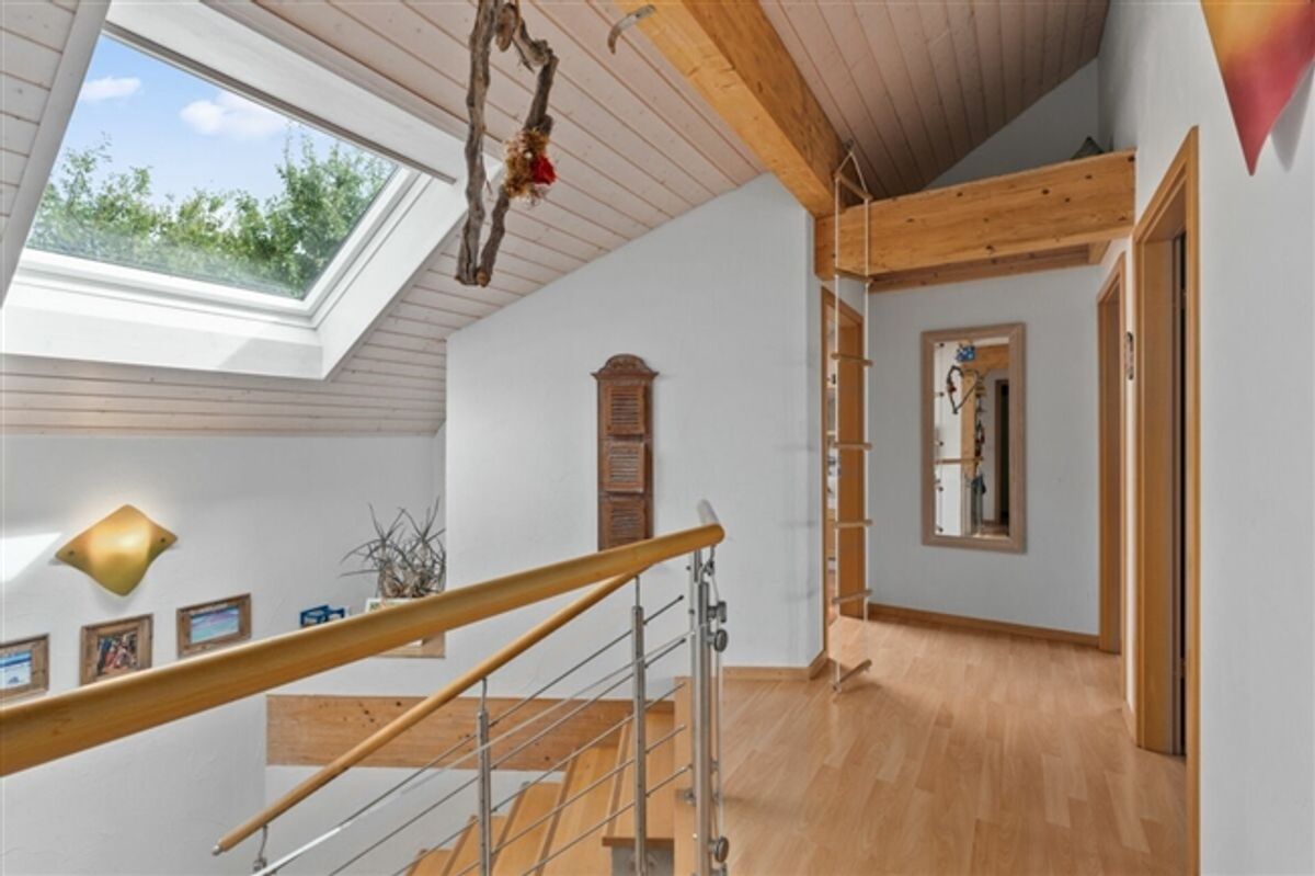 Prächtige Villa mit 7,5 Zimmern, vom Architekten entworfen, 7 Minuten von Grandson entfernt - 4