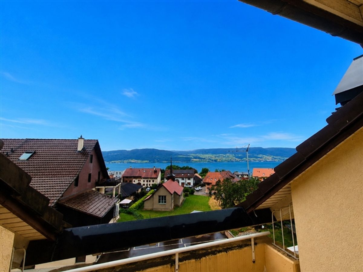 CHÂBLES / 2,5 Zimmer + Mezzanin mit Seeblick - 1