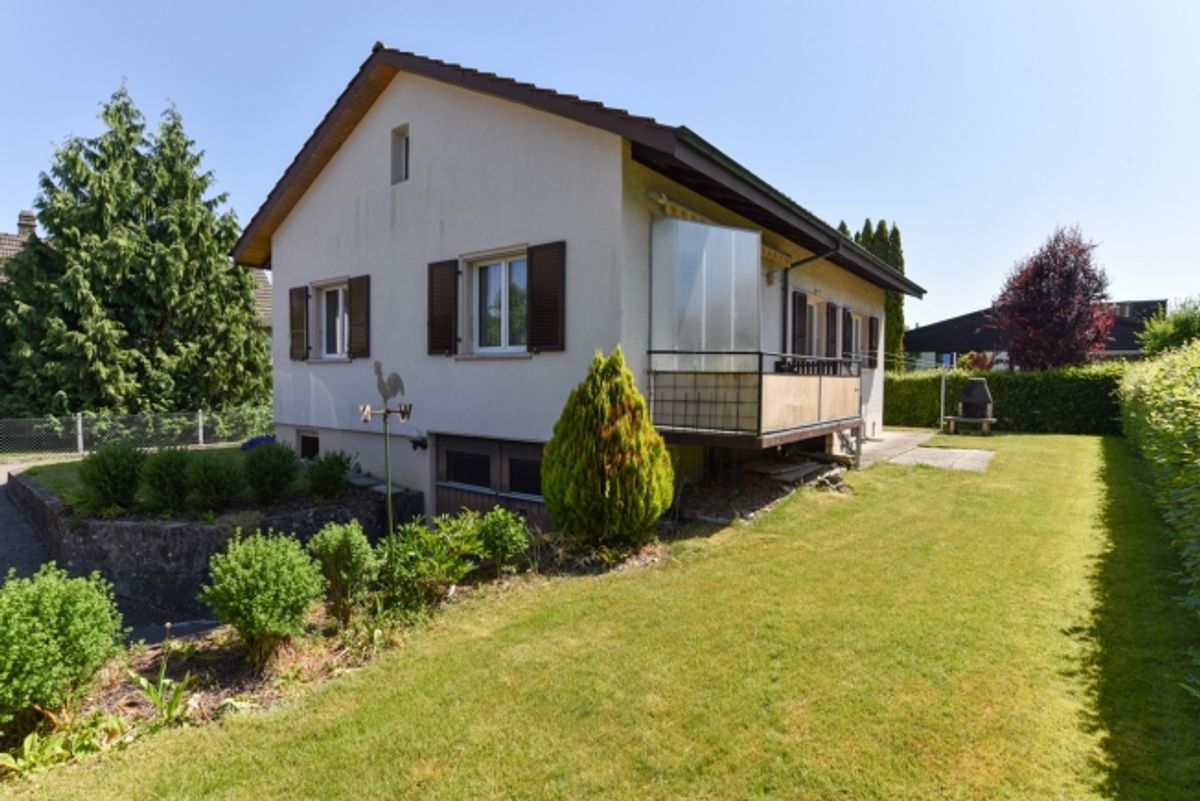 Freistehendes Haus mit Potential an ruhiger Lage - 0