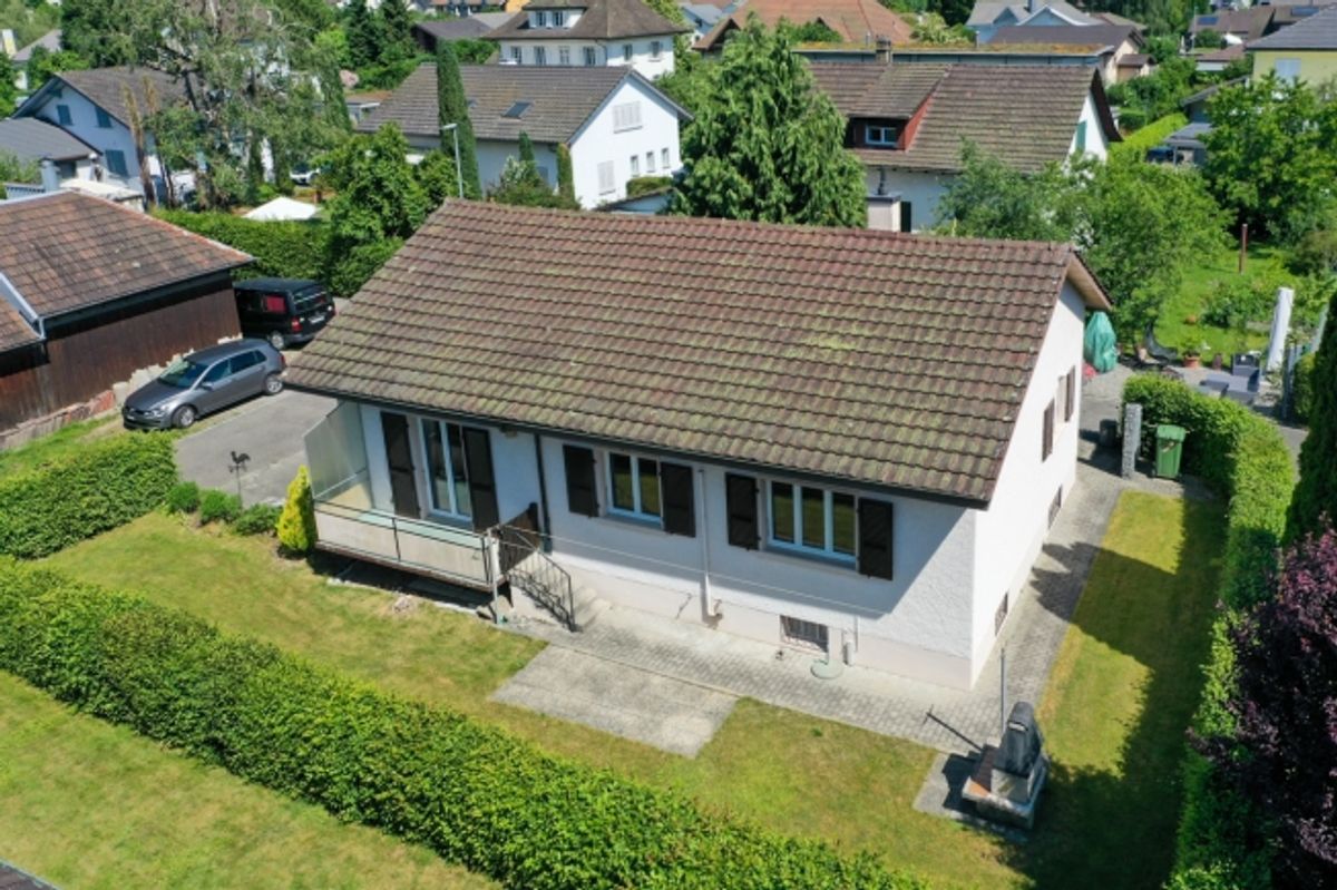 Freistehendes Haus mit Potential an ruhiger Lage - 2