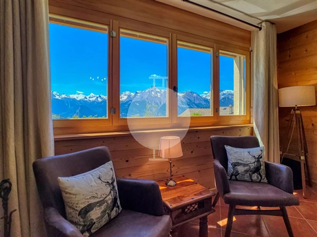 Prächtige 5,5-Zimmer-Wohnung mit großem Garten und Panoramablick auf die Berge - 2