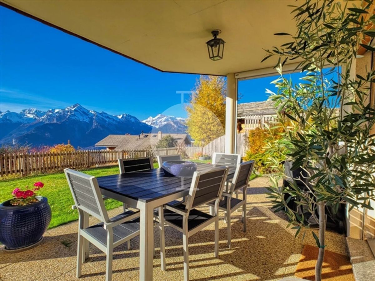 Prächtige 5,5-Zimmer-Wohnung mit großem Garten und Panoramablick auf die Berge - 7