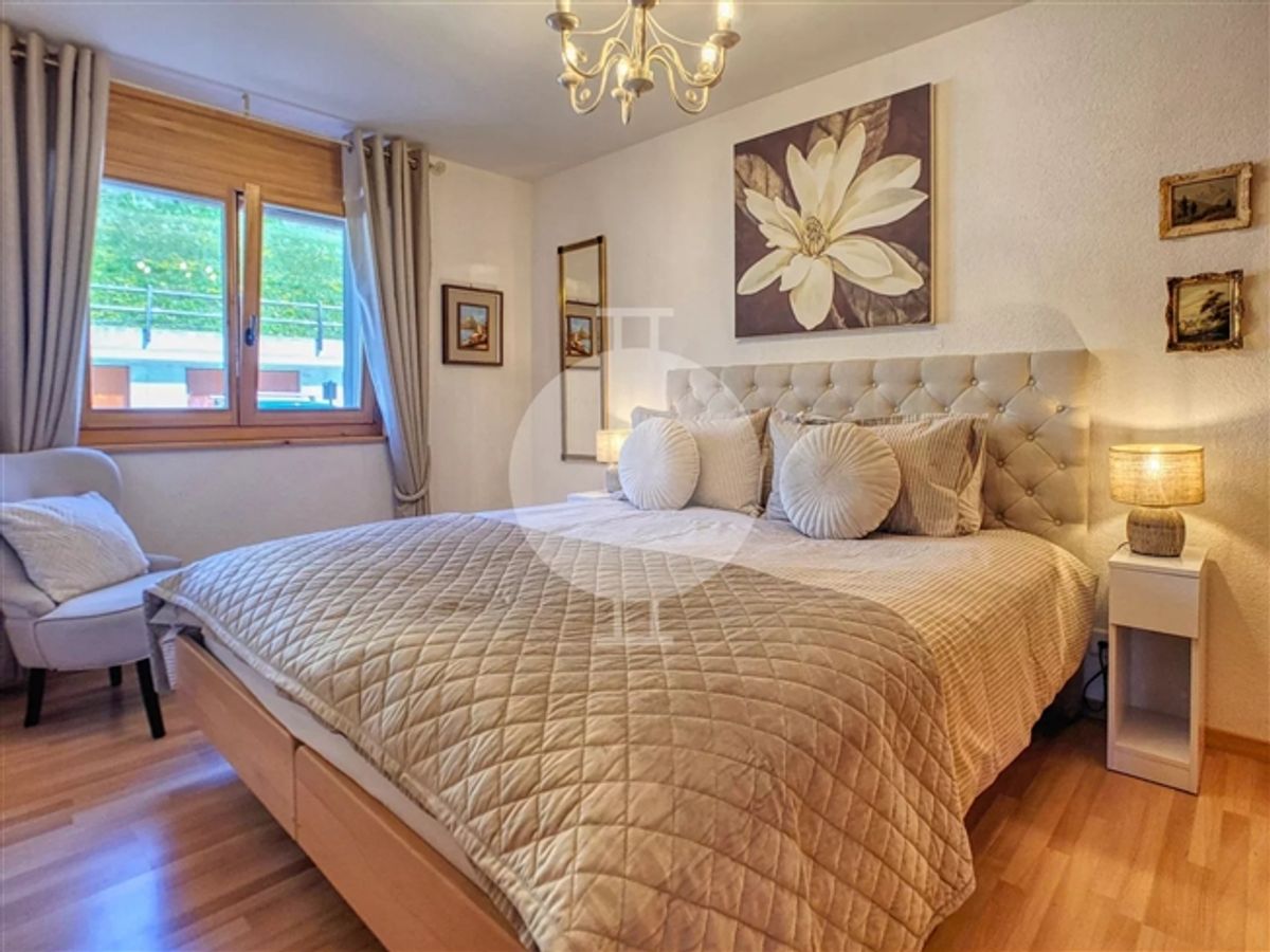 Prächtige 5,5-Zimmer-Wohnung mit großem Garten und Panoramablick auf die Berge - 12