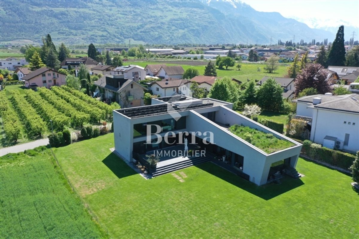 Ausgezeichnete moderne Architektenvilla – 300 m² Wohnfläche auf einem 2 388 m² grossen Grundstück - 0