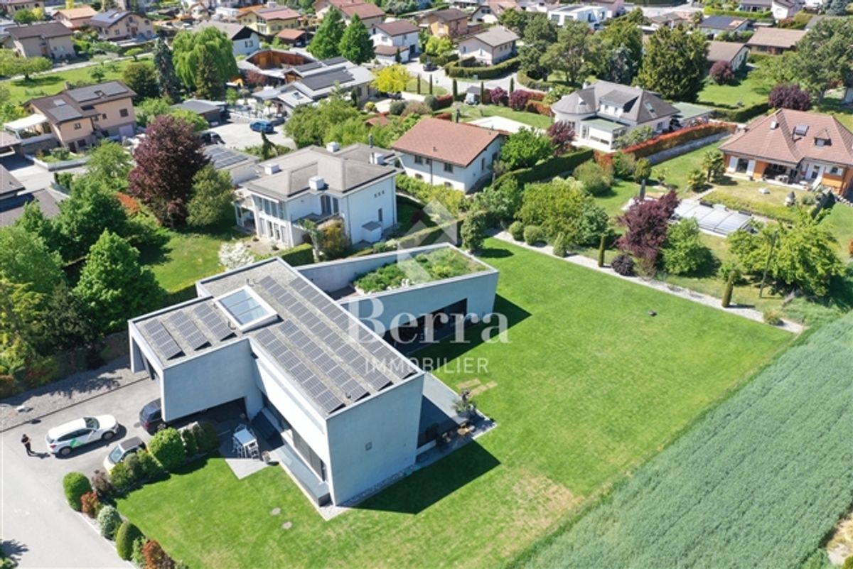 Ausgezeichnete moderne Architektenvilla – 300 m² Wohnfläche auf einem 2 388 m² grossen Grundstück - 2
