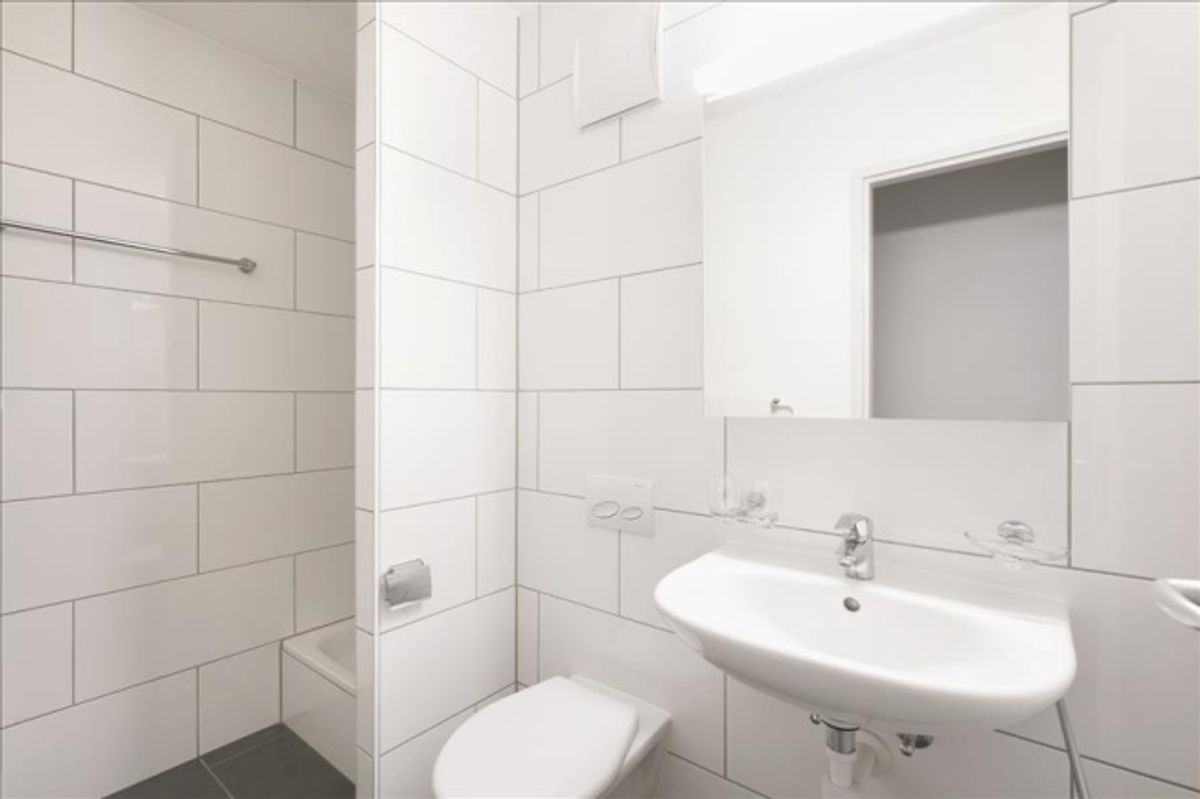 1-helles Wohnzimmer mit integrierter Küche - 3