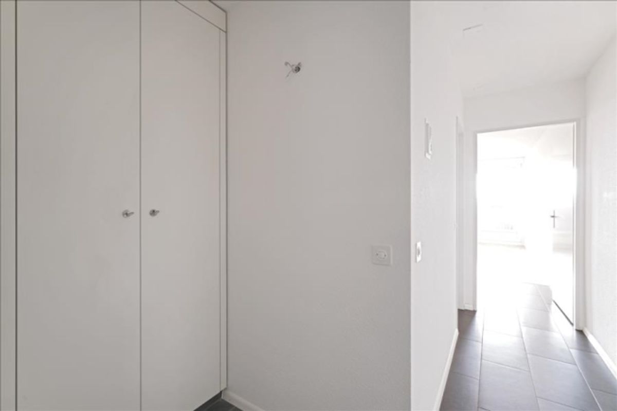 1-helles Wohnzimmer mit integrierter Küche - 4