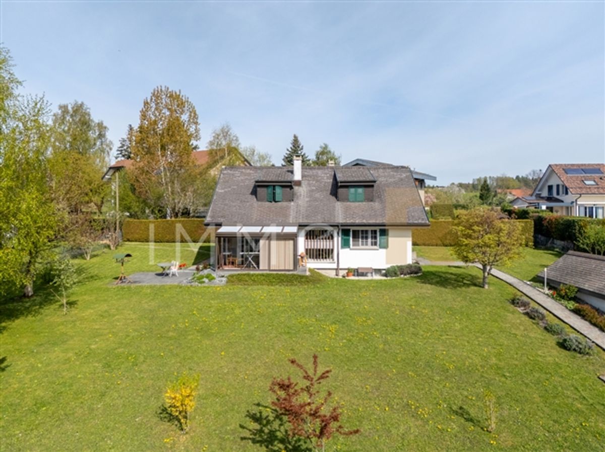 Einfamilienhaus mit Alpenblick auf 1 600 m² grossem Grundstück - 0